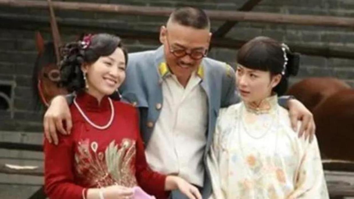 他90高龄再生一女，12妻妾共侍一夫，军事化管理夜夜轮宿