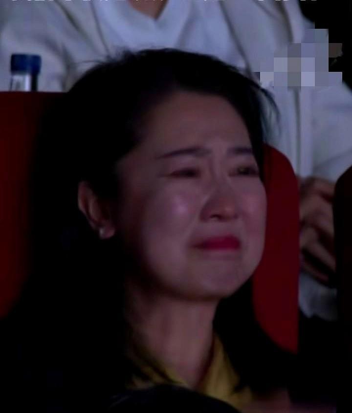 活体解剖灯亮起那一刻，影院里只剩抽泣声。
导演把731档案拍成故事，观众先爱上角