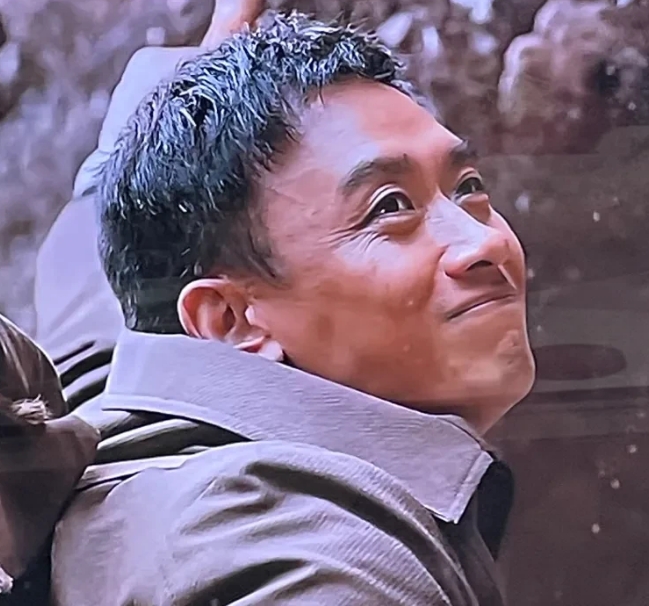 马春秀造孽！秦国安坠崖身亡《陌上又花开》这一幕令人震撼又十分不解？
秦国安和苏丽
