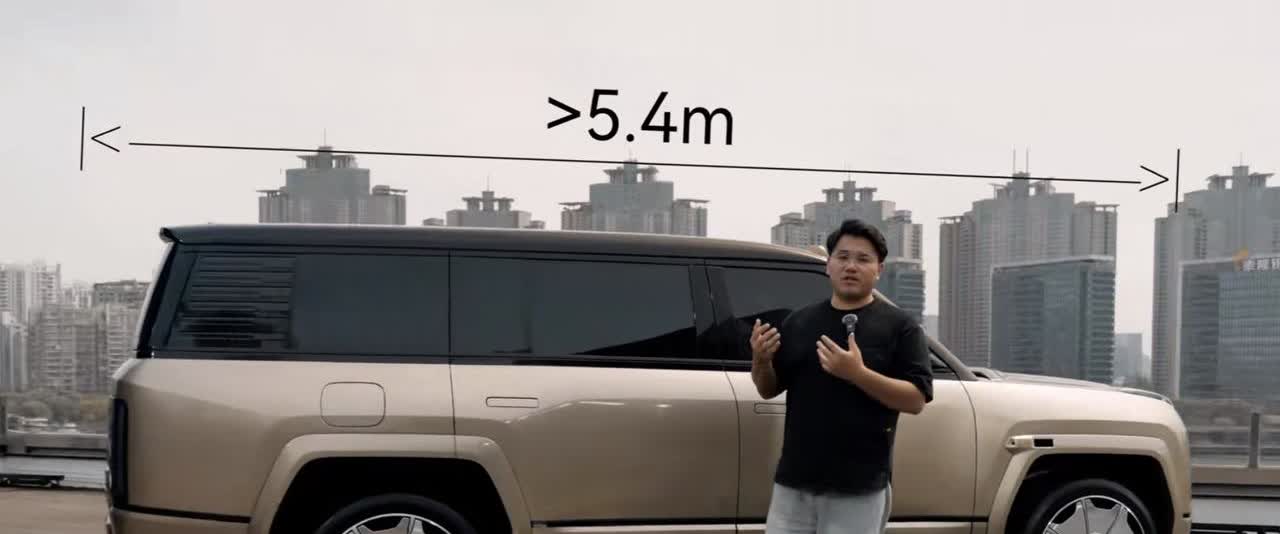 迪粉头子向北不断电公布了仰望U8L的外观尺寸。长度超过5米4，轴距超过3250，
