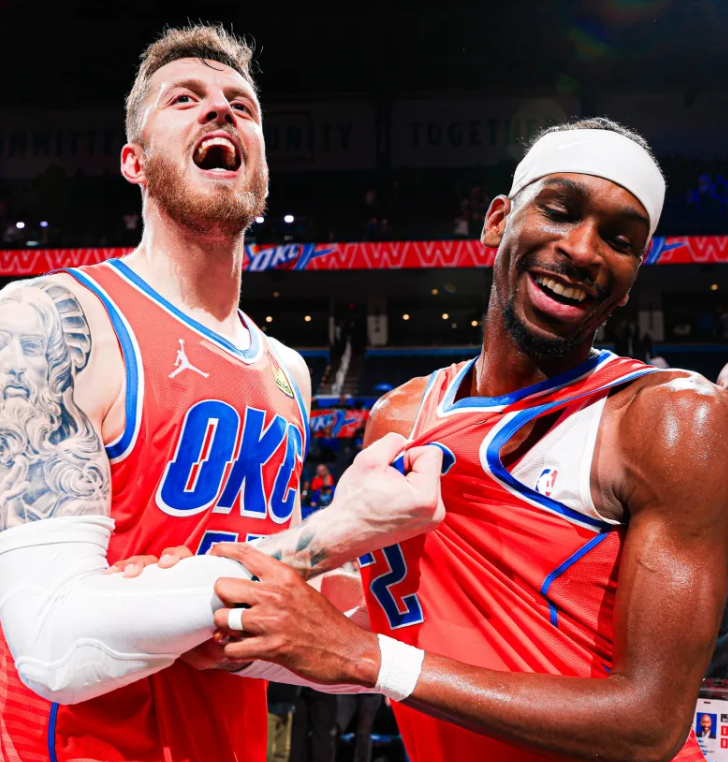 昨日NBA杯小组赛，森林狼105-113负于雷霆。
赛后，雷霆社媒晒出以赛亚-哈