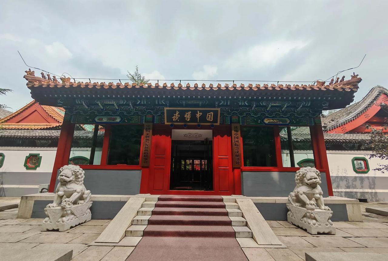 聊聊平台经济高质量发展
这个院子以前常来，改造以后是第一次来