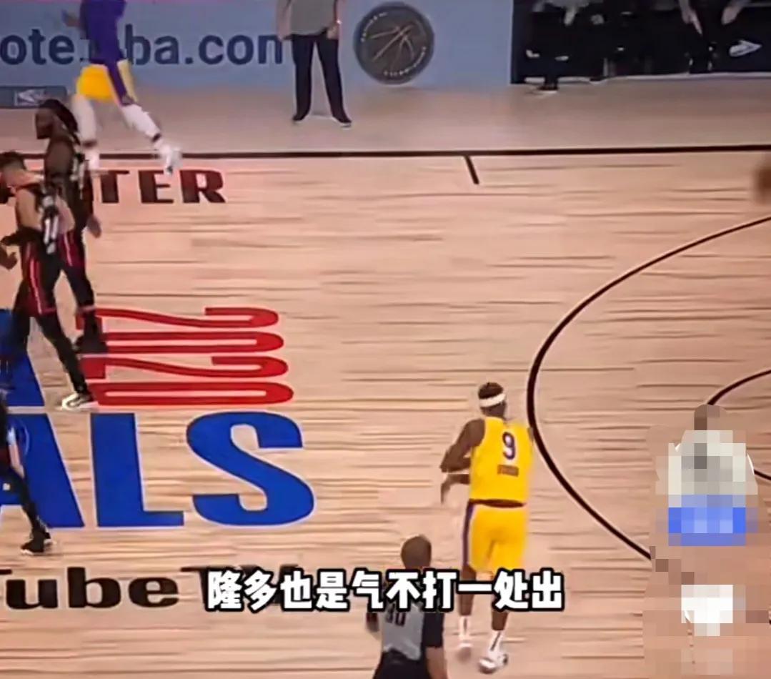 哪位球迷看过本场比赛，知道隆多这次暴怒摔球之前发生了什么？
如果是你，你会怎么做