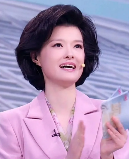 央视2025主持人大赛正进行的如火如荼，在今天下午五点多第二场的节目中，十位选手