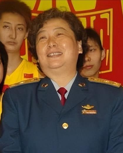 1982年，女飞行员刘晓莲驾驶飞机升至7000米高处时，被一架歼击机撞击，巨响后