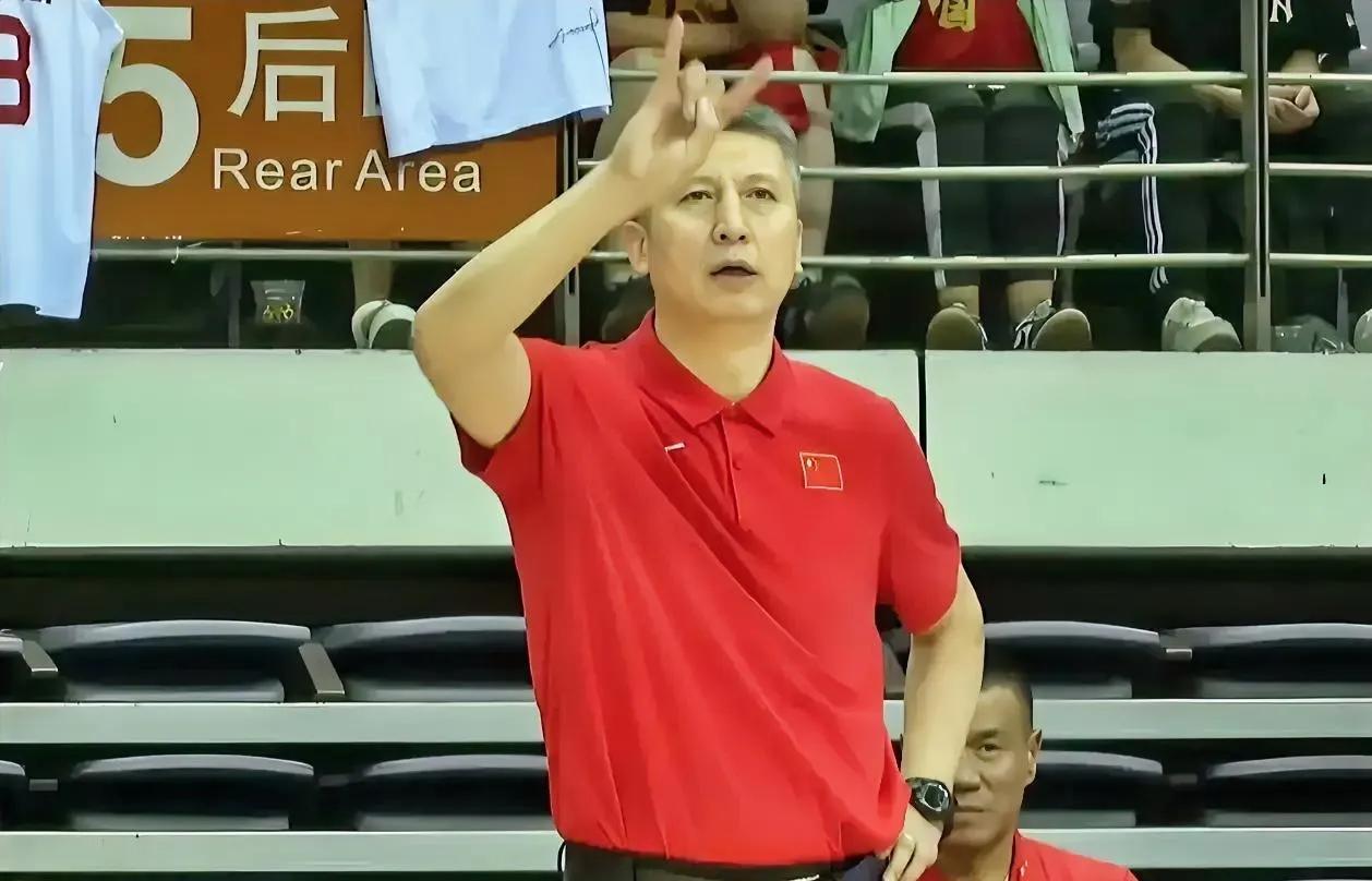 郭士强火眼金睛，出手如电！
今晚中国男篮迎战波黑男篮，郭士强果断放弃票王徐杰，将