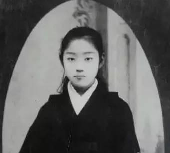 [太阳]1919年，62岁的康有为在西湖边偶遇18岁的船家少女张阿翠，一见倾心，