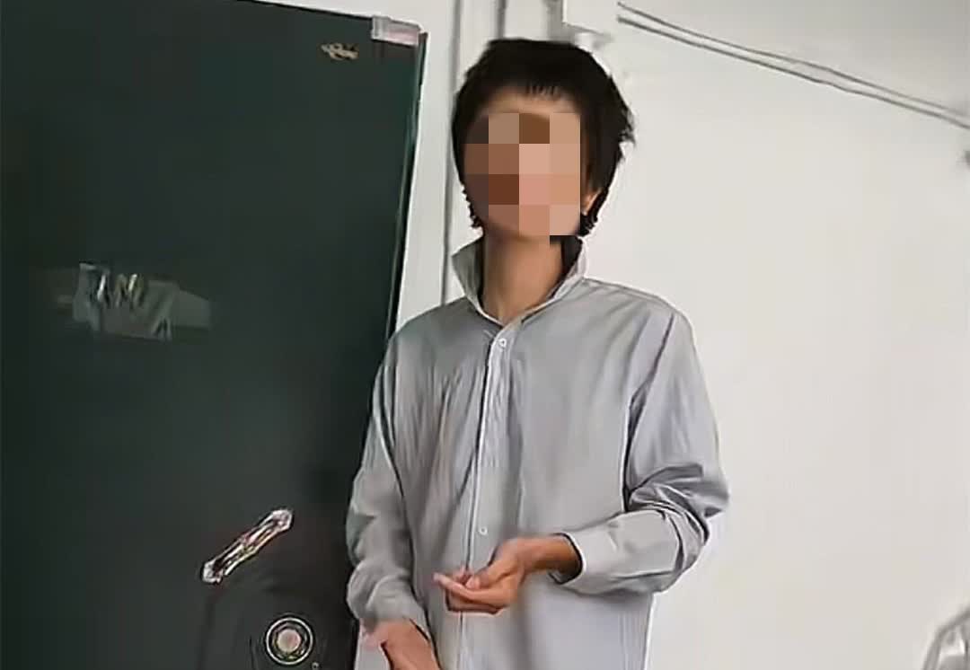 女子拉线给电动车充电，经常被楼上男子蹭电，有次充电器都被拿走