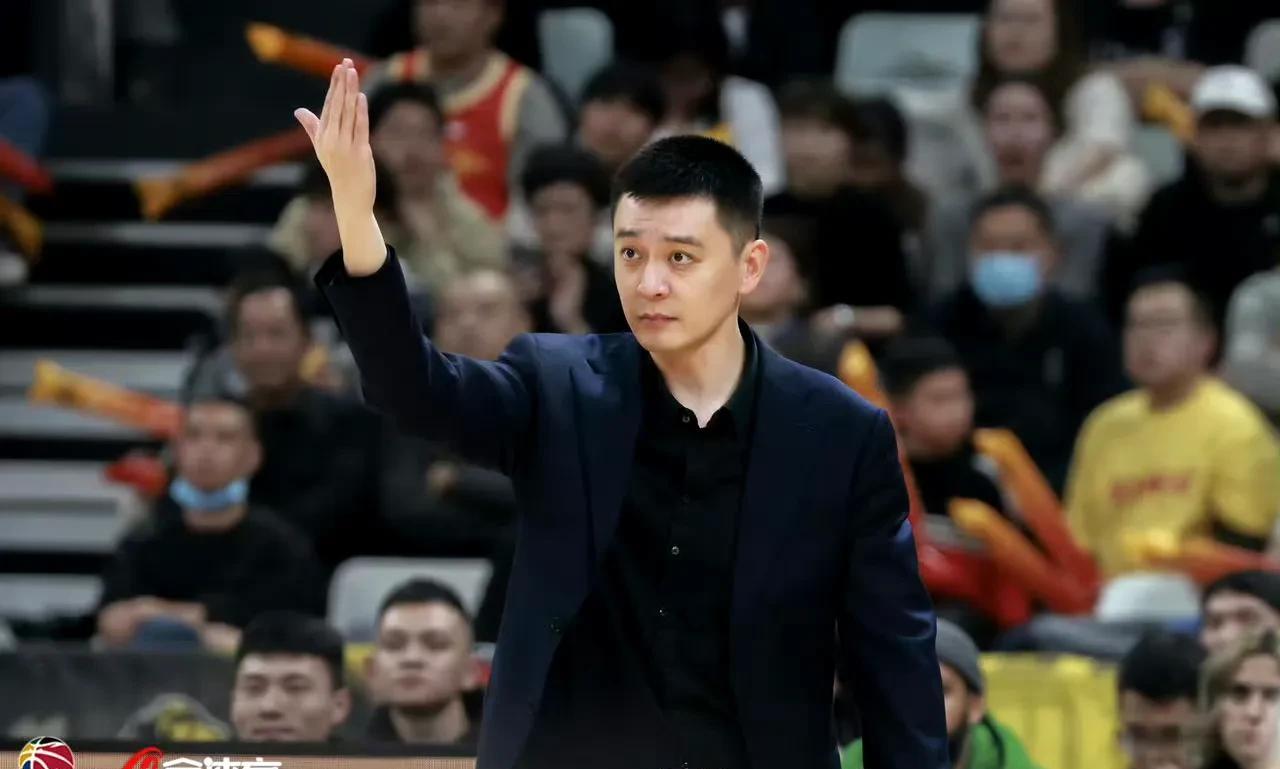 恕我直言！在我心中杨鸣就是cba最佳教练，看这三年，王博、王世龙和邱彪都是辽宁队
