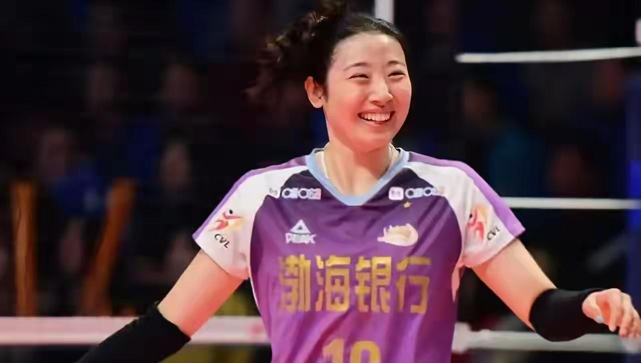 姚迪不愧是天津女排的队长、精神领袖！
姚迪漂亮、气质高雅；朱婷的好闺蜜；实力派球