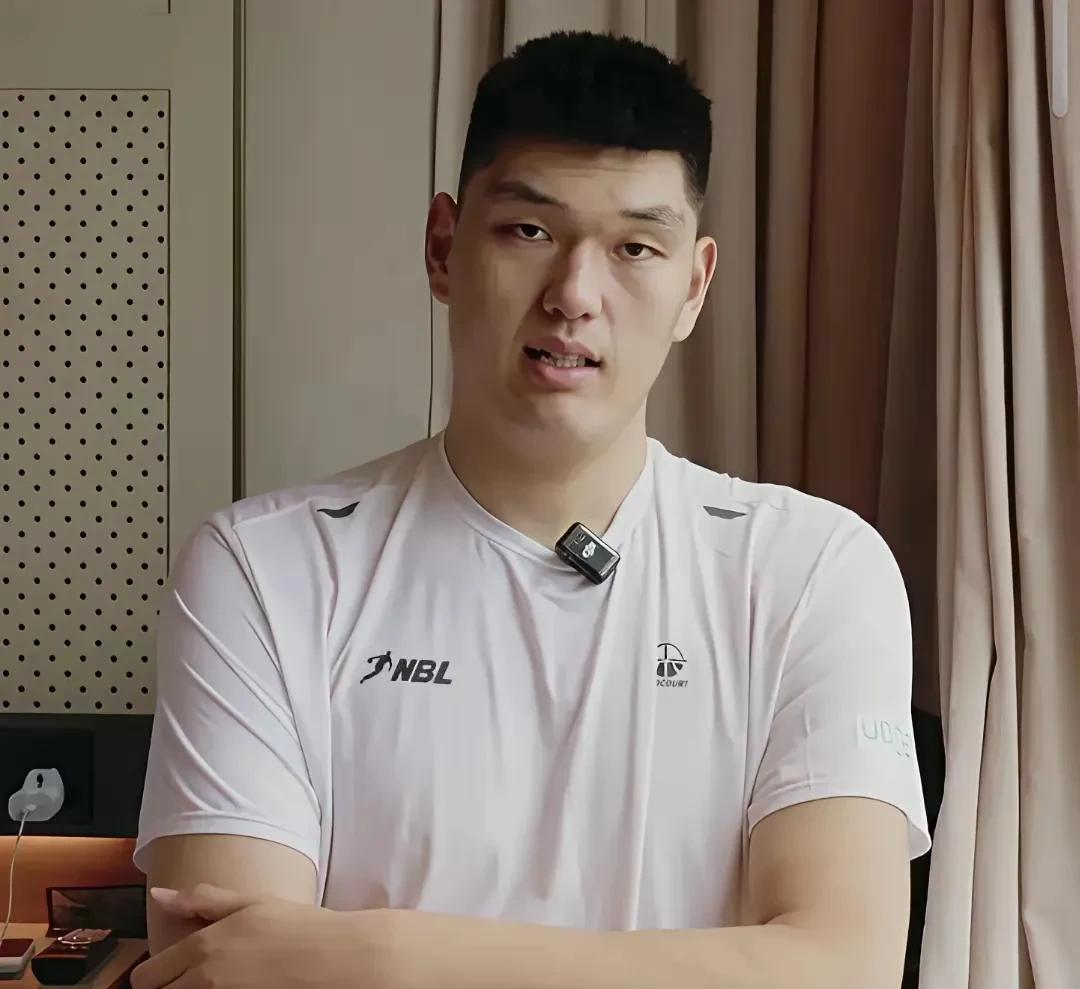 实话实说吧！大刘没有故意行为，小曾过于自我表现了，竞技场上自我保护意识要强啊，毕