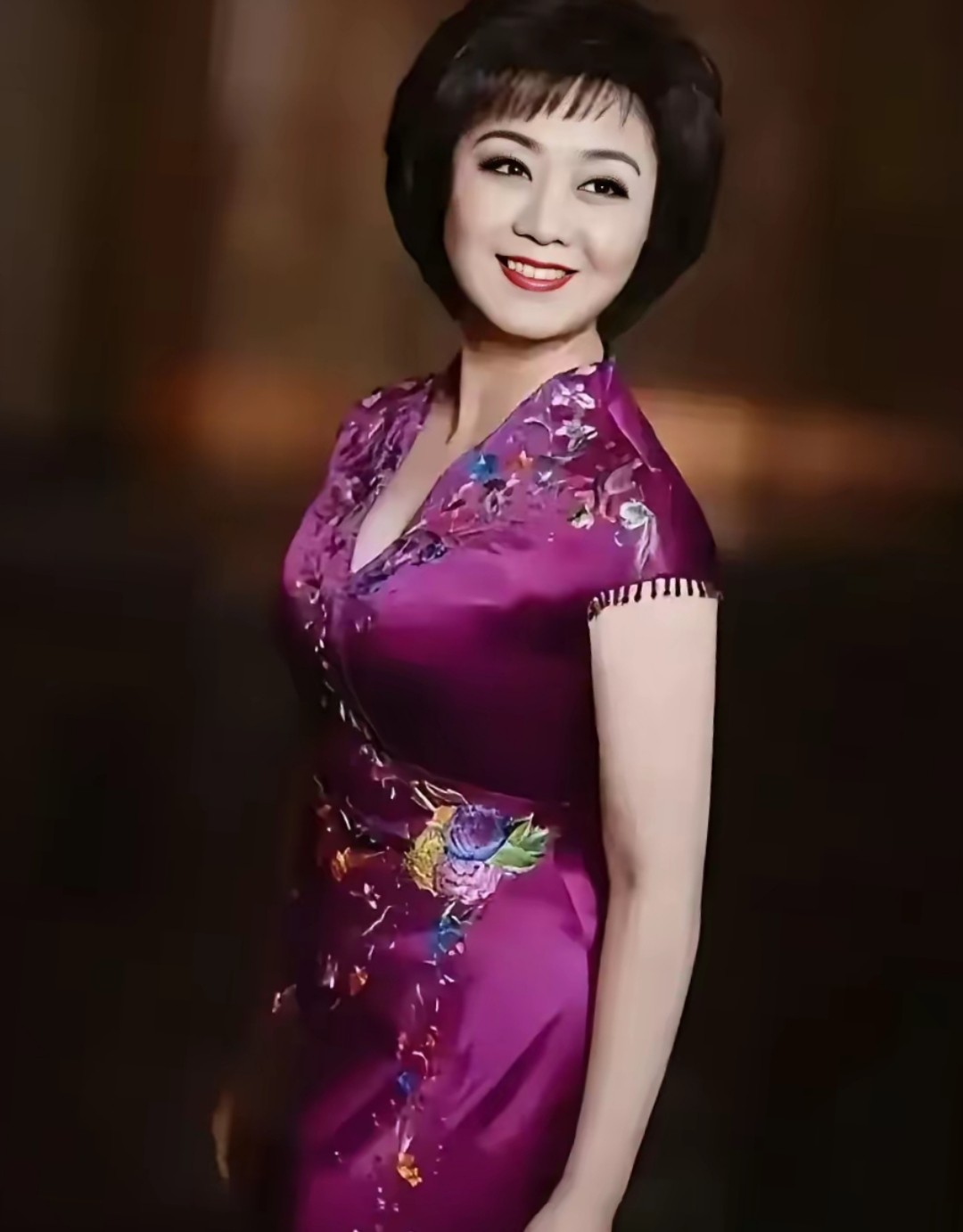 她堪称演艺圈的标杆，不仅外形出众，演技更是炉火纯青，为人低调谦和，在圈内口碑极佳