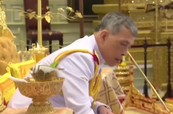 你不得不承认，泰国国王玛哈确实是有两下子的。
尽管泰国国王玛哈以风流成性、后宫佳