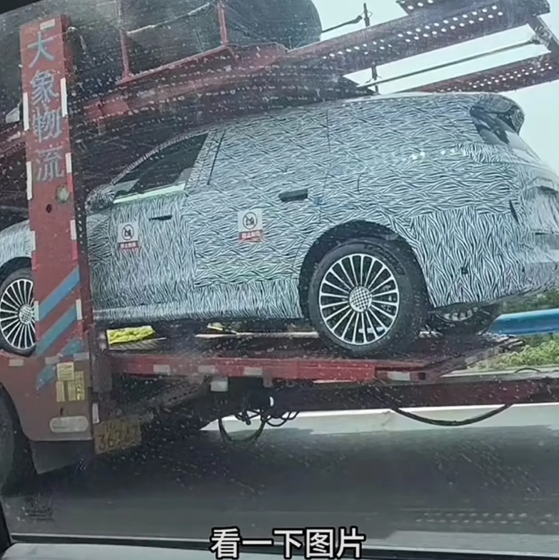 今年的问界彻底杀疯了！
光是问界M9和M8就已经让友商招架不住了，新款M7又要来