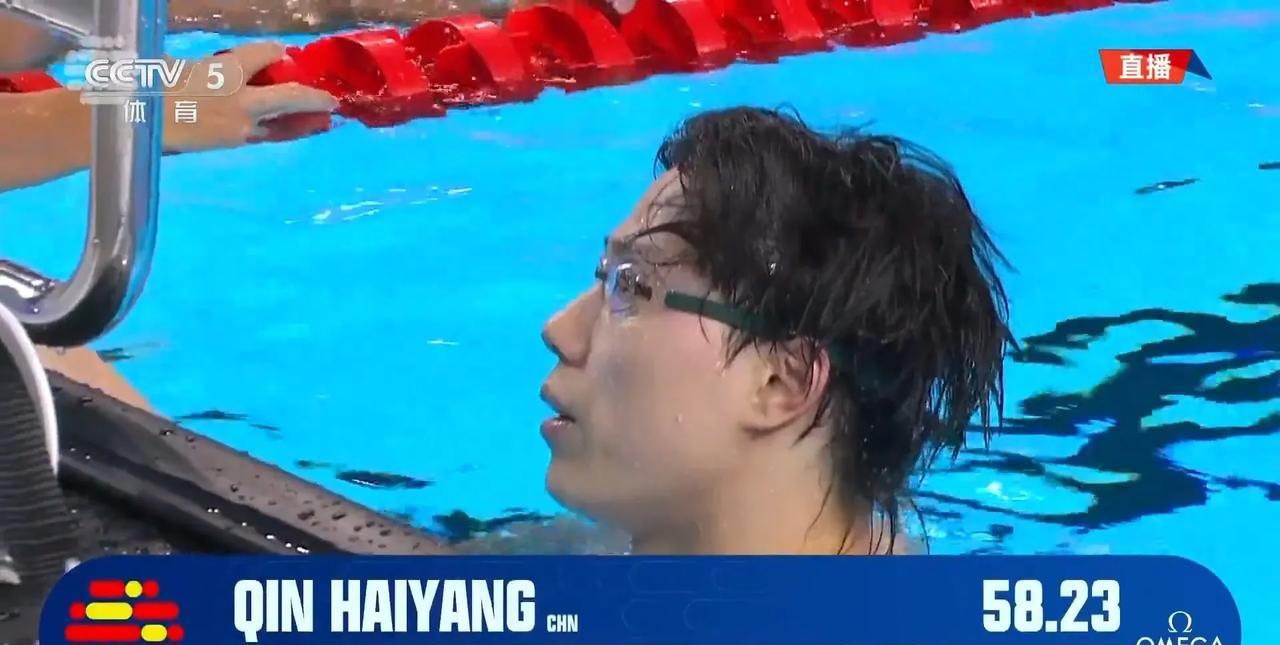 覃海洋拿下中国队本届世锦赛游泳首金。
覃海洋VS马丁内奇成为本场决赛的焦点，覃海