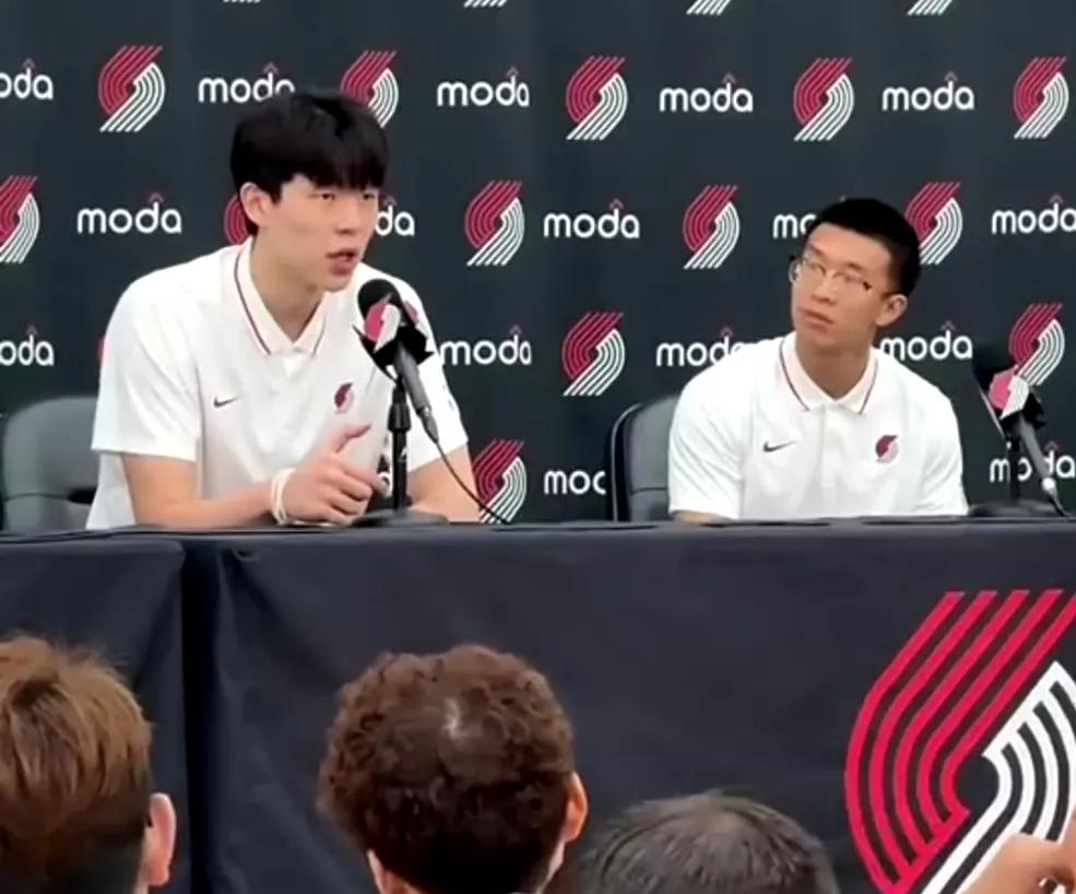 英语这么差，杨瀚森发布会还扬言要踢走翻译，但是现在杨瀚森连简单的英语交流都做不到