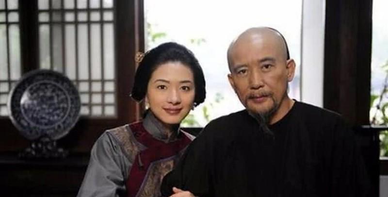 1641年，23岁的柳如是，嫁给了59岁的钱谦益，洞房花烛夜，钱谦益低声问道：“