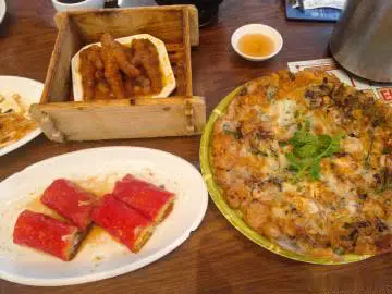 广东汕头第一餐，当地小吃，和我印象中的美食还是有点出入。