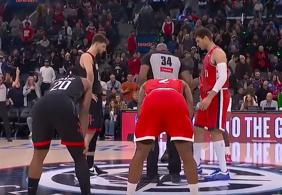 北京时间12月24日，火箭队真是送温暖了，今天108-128惨败快船，过去5场比