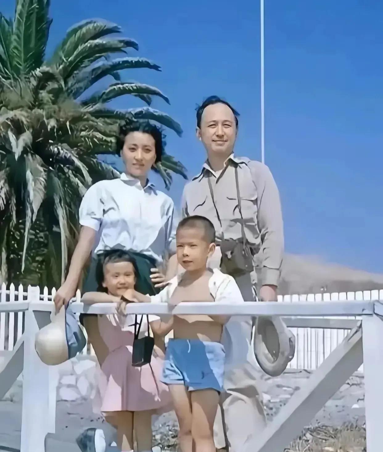 真心报效祖国，就是在祖国穷弱的时候，能从富国主动归来。当祖国强大了，当自己的聪明