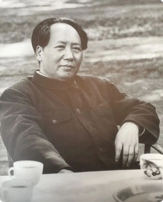 伟人毛主席的几个预言：
第一个，1916年，毛主席预言，中国和日本20年内必有一