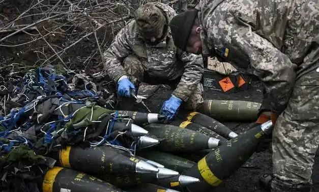 美国停止军援或许是俄罗斯灾难





美国不给乌克兰送武器了，普京大帝是不是该