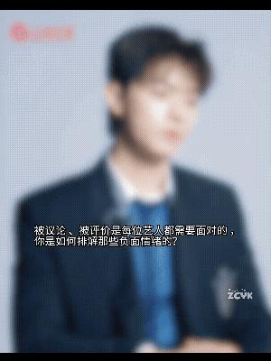 许凯人民交通采访来了，身处纷繁复杂的娱乐圈，他也练就了一颗强大的心脏，面对别人的