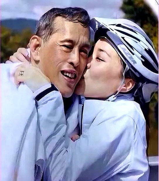 泰王费力捧诗妮娜





---





你以为泰王把后宫搞得像选秀现场，新