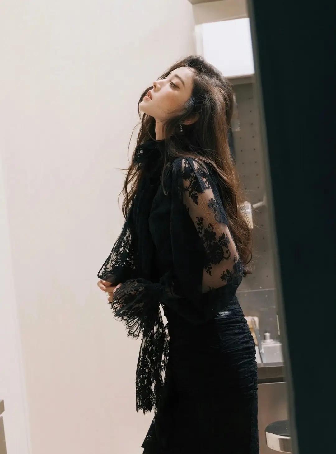 古力娜扎  最新瑞丽刊封面美照，又美岀新高度～