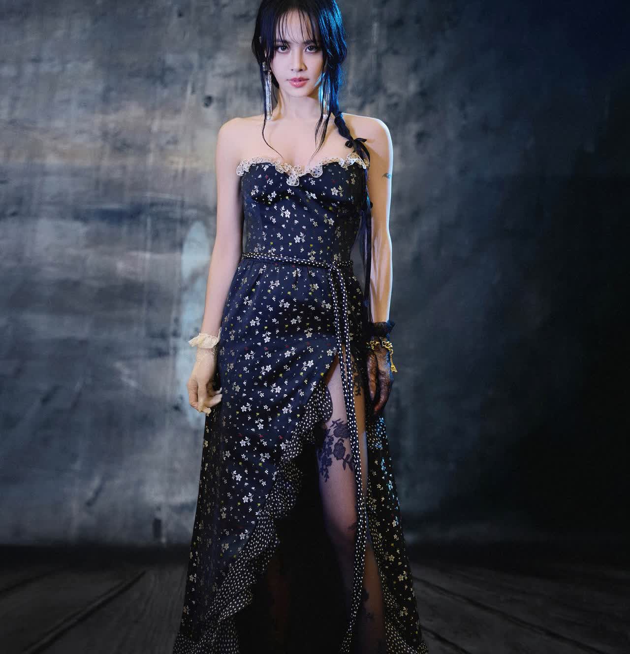 👤 45岁蔡依林
👠 黑丝高跟
2025年8月24日，TMEA腾讯音乐娱
