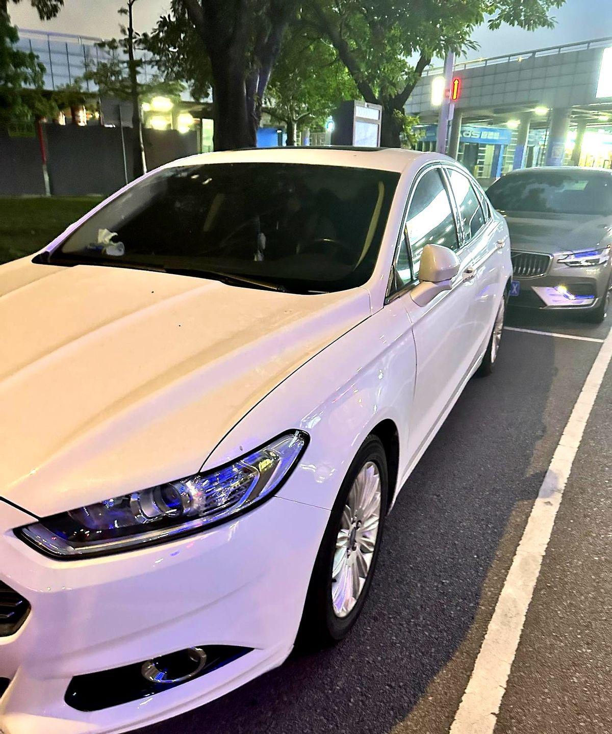 公中号这条留言，出现好多次了[憨笑]看不惯我有钱亏，却没钱换车！
确实这个十年的