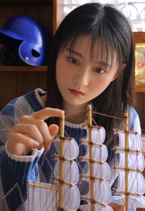 笑话：晚上睡觉，丈夫转身搂住妻子说：“来不？”
妻子当场笑出声，伸手把丈夫脑袋往