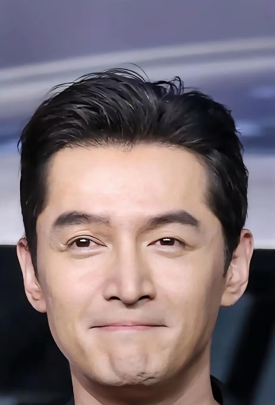 只有胡歌，就算一个眼睛大，一个眼睛小，还能看着这么帅，这么干净#胡歌的灵动#