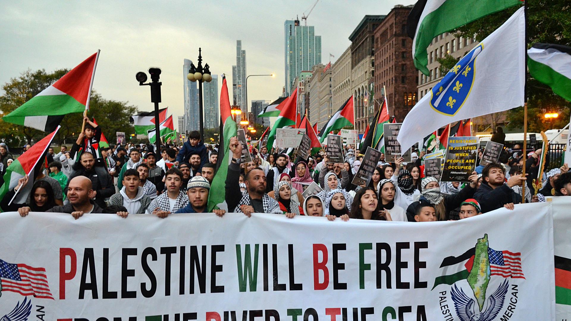 特朗普移民新政再掀风暴，全美外籍人士面临强制登记