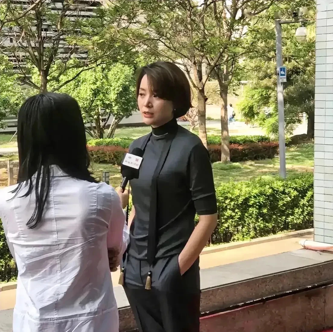偶遇惊艳美女引围观











我的天哪！在上海中山公园，我竟然偶遇了