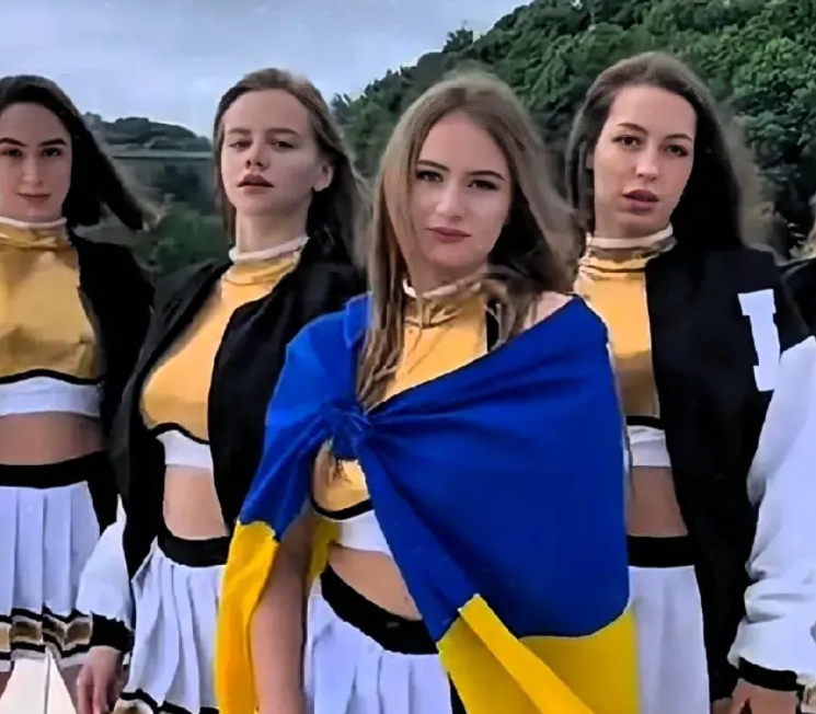 战火之下乌克兰女性将何去何从？
 
她们面临三大困境：

一.婚姻市场崩塌，25