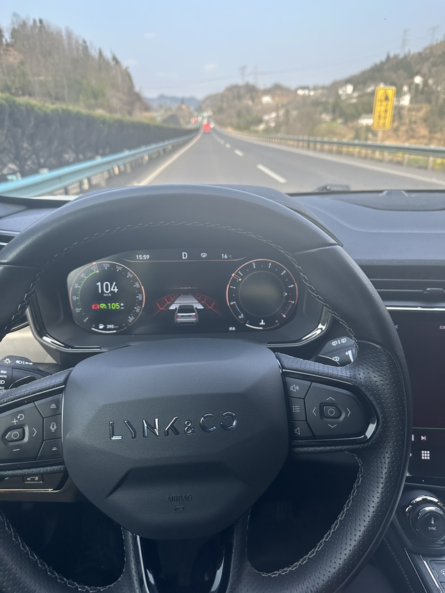 领克01方向盘不正
四轮定位做到怀疑人生。问题依旧，是不是方向机有问题呢。请大神