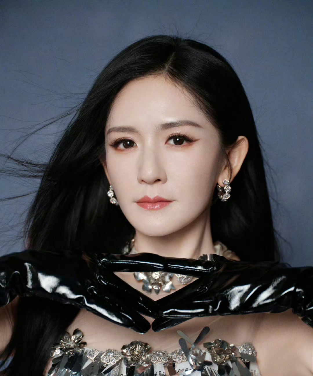 我真的破防了！刚才刷到张杰谢娜为香港捐款100万，眼眶瞬间就湿了…

说实话，这