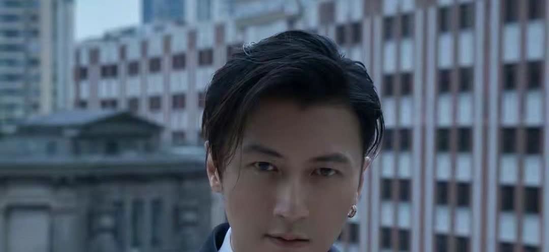 这一次，比王菲矮半个头的谢霆锋，将内娱姐弟恋展现的淋漓尽致