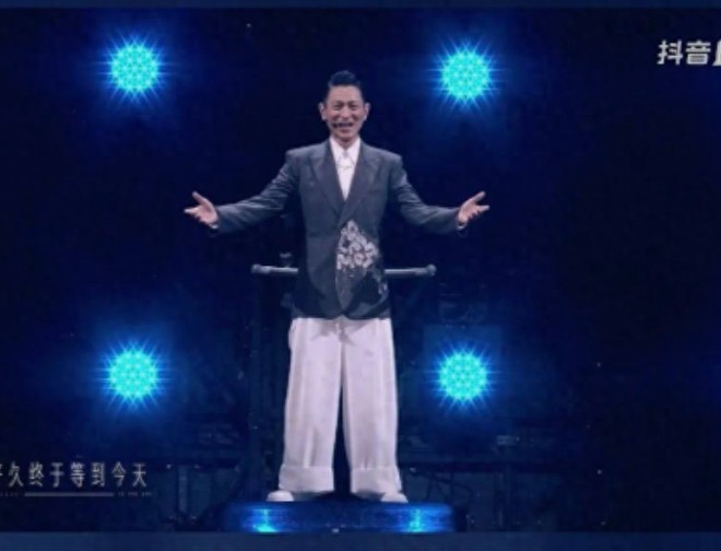 刘德华线上演唱会破纪录！最高达到8000万人次，这还是录播的，要是直播更不得了。