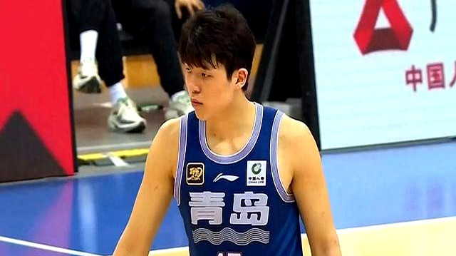一场85-83，让CBA争冠热门濒临出局，青岛以下克上，剑指黑八奇迹