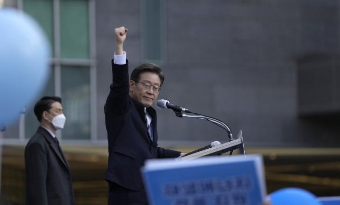 韩国总统就职典礼结束了，李在明正式接过权力前，主动给朝鲜送去8个字，同时也中美传