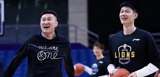 广厦夺冠！杜锋发文:恭喜胡金秋，总冠军实至名归！
广厦4:2击败北京夺得队史首冠