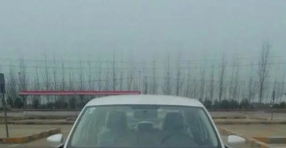 妹妹家的女儿考驾照，科目二都考三次了，却依旧没能通过。
找人打听原因，说是没给