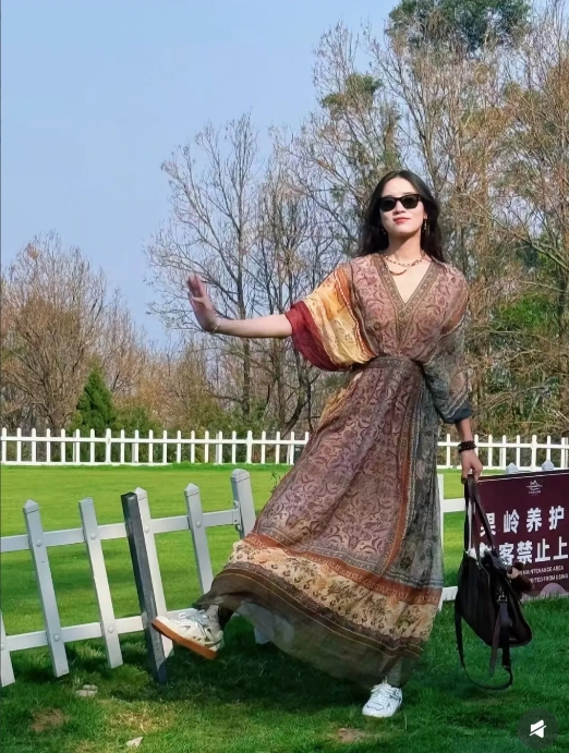 宋佳，裙子好好看，但是有点担心她。