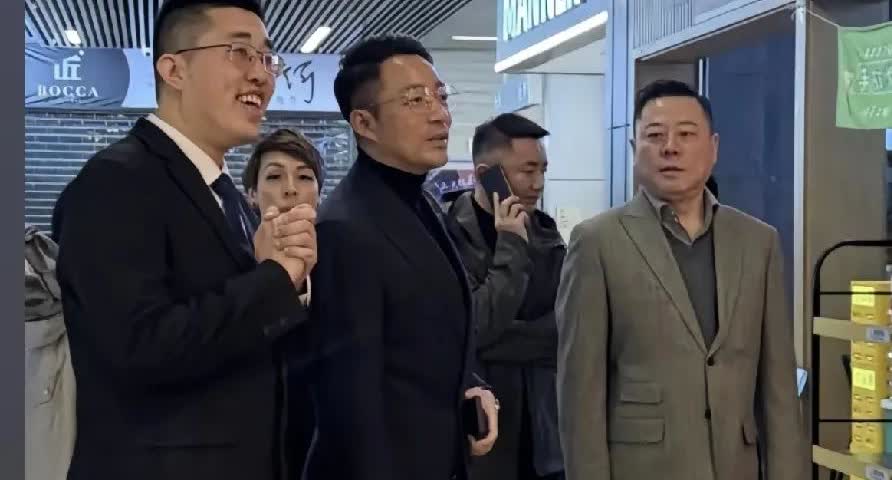 小井在和汪小菲交谈中
这几句话说的真好
不是我小井有多厉害，因为我们站在巨人