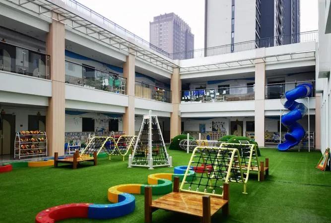 国家政策越来越好了，生了娃给养，上学免费，以前上小学初中不用拿学费，现在幼儿园也
