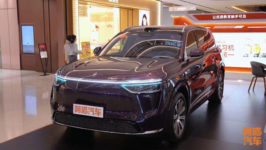 问界M8买增程还是纯电，店里看完实车，喵哥强烈推荐纯电