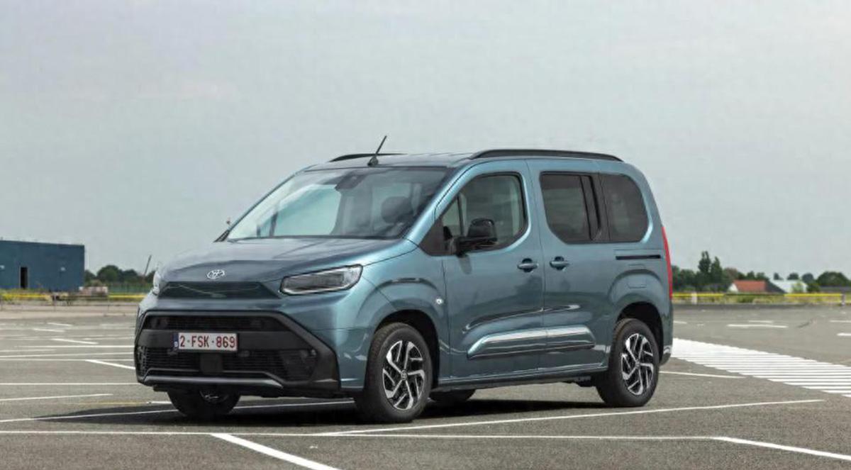 丰田全新小型MPV，外观很方正硬朗，2 3座椅，侧滑门，续航330km