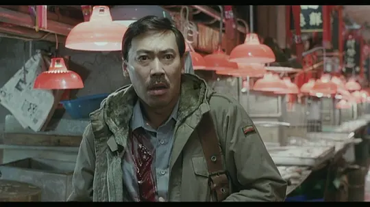    《癫佬正传》这部电影是我的童年阴影，一共看了两遍。小时候家里有很多碟片，经